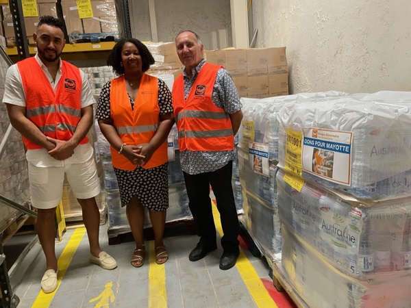 Dimitri Payet s'engage avec la Banque Alimentaire des Mascareignes pour venir en aide à Mayotte Dimitri Payet s'engage avec la Banque Alimentaire des Mascareignes pour venir en aide à Mayotte
