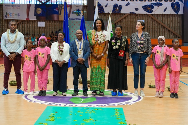 Allison Pineau conquiert Mayotte et devient ambassadrice de M'tsangamouji Allison Pineau conquiert Mayotte et devient ambassadrice de M'tsangamouji