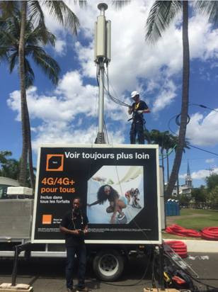 Photo : Mise en œuvre d’émetteur 4G temporaire au cœur des événements par les équipes techniques d’Orange lors du Carnaval 2017 