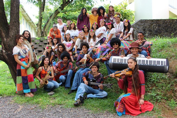 Les années Hippie et les chansons des années 70 à l'honneur dans la comédie musicale "Battement du choeur" Les années Hippie et les chansons des années 70 à l'honneur dans la comédie musicale "Battement du choeur"