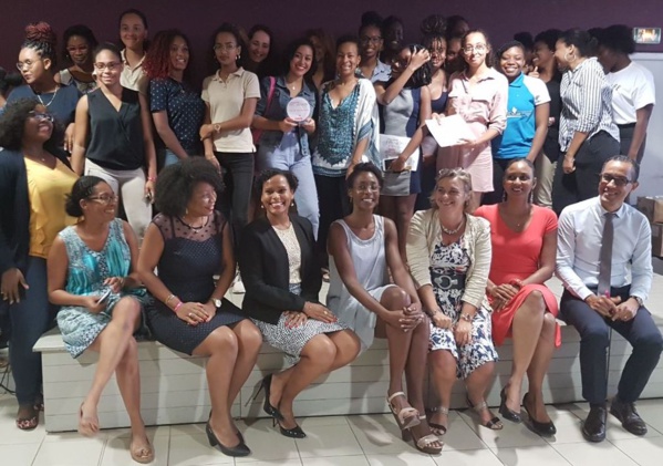 Challenge InnovaTech-Elles bougent : Les étudiantes de la Martinique pitchent à Bercy Challenge InnovaTech-Elles bougent : Les étudiantes de la Martinique pitchent à Bercy