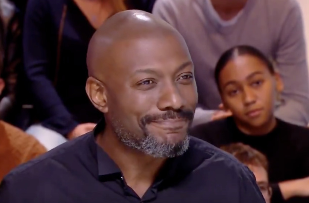 Harry Roselmack sur le plateau de Quotidien (TMC) Harry Roselmack sur le plateau de Quotidien (TMC)