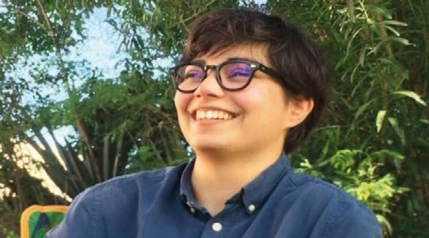 Manon Amacouty, jeune réalisatrice Sainte-Pauloise au programme de "Un jour avec" ce vendredi sur Réunion La 1ère Manon Amacouty, jeune réalisatrice Sainte-Pauloise au programme de "Un jour avec" ce vendredi sur Réunion La 1ère