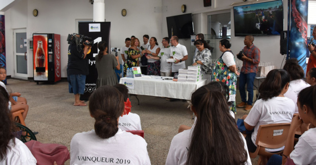 Les lauréats du Tata'u Upo'o réunis ce matin à Polynésie la 1ère Les lauréats du Tata'u Upo'o réunis ce matin à Polynésie la 1ère