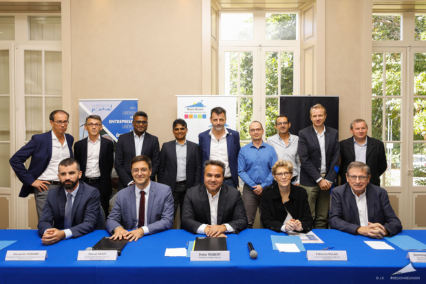 Orange / Région Réunion: Signature du Marché déploiement du Très Haut Débit Régional (THD) Orange / Région Réunion: Signature du Marché déploiement du Très Haut Débit Régional (THD)