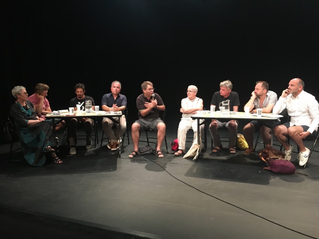 Une table ronde réunionnaise en Avignon Une table ronde réunionnaise en Avignon