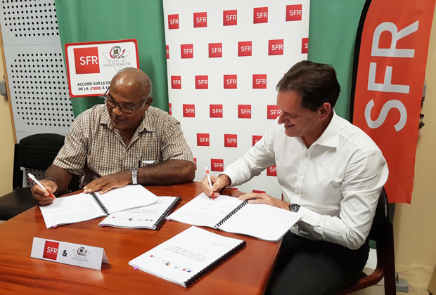 SFR Caraibe signe un accord avec la mairie de Saint-Joseph pour le déploiement de la Fibre Optique SFR Caraibe signe un accord avec la mairie de Saint-Joseph pour le déploiement de la Fibre Optique