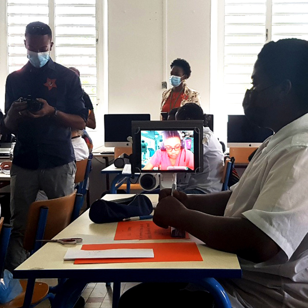 SFR Caraïbe permet aux enfants malades de suivre leurs cours grâce à un robot de téléprésence