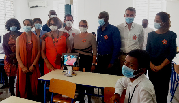 SFR Caraïbe permet aux enfants malades de suivre leurs cours grâce à un robot de téléprésence SFR Caraïbe permet aux enfants malades de suivre leurs cours grâce à un robot de téléprésence