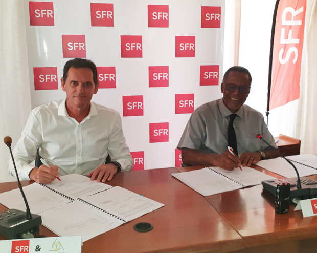 Martinique: La mairie de Trinité et SFR Caraïbe signent un accord sur le déploiement de la Fibre Optique (FTTH) Martinique: La mairie de Trinité et SFR Caraïbe signent un accord sur le déploiement de la Fibre Optique (FTTH)