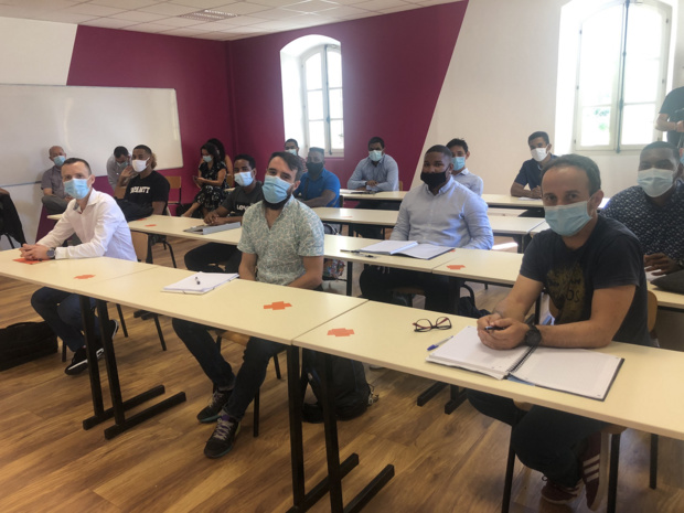 Les étudiants en salle de classe pour la session d’intégration Les étudiants en salle de classe pour la session d’intégration