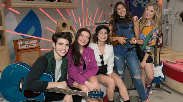 Tous droits réservés Tous droits réservés