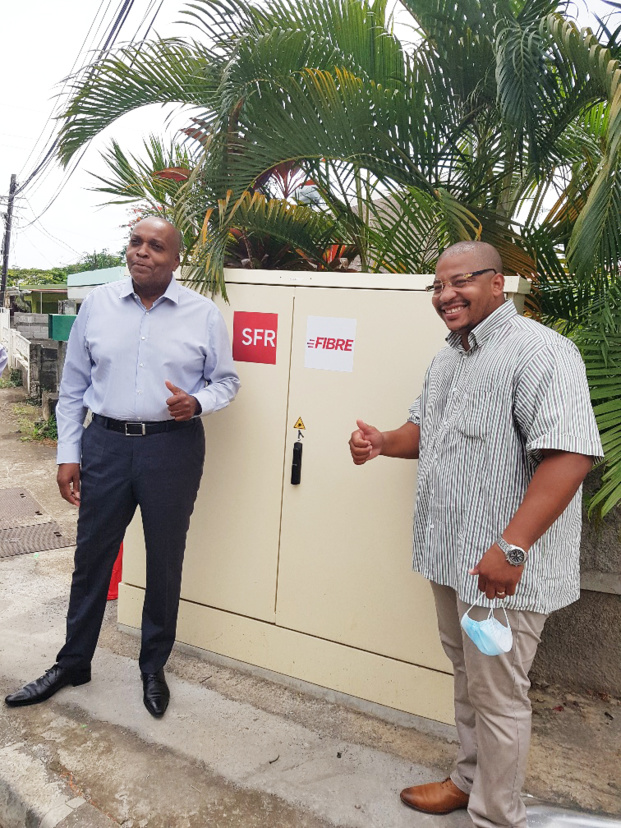 Fibre Optique: SFR Caraïbe met en service le premier PM (point de mutualisation) de la commune de Capesterre Belle Eau Fibre Optique: SFR Caraïbe met en service le premier PM (point de mutualisation) de la commune de Capesterre Belle Eau