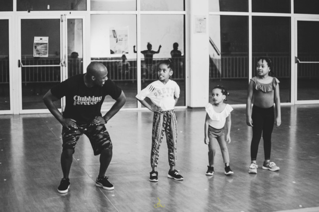 La chanteuse mahoraise Zily présente son nouveau single "Tsika" et dévoile son nouveau projet audacieux La chanteuse mahoraise Zily présente son nouveau single "Tsika" et dévoile son nouveau projet audacieux