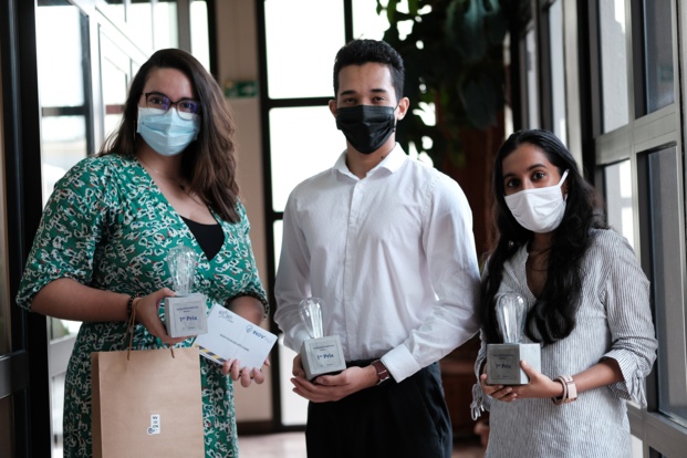 Mathilde Ritter Lucas Damour & Sadiyah Atten, de la team HOPPY, gagnants du 1er prix INOV'ALI Mathilde Ritter Lucas Damour & Sadiyah Atten, de la team HOPPY, gagnants du 1er prix INOV'ALI