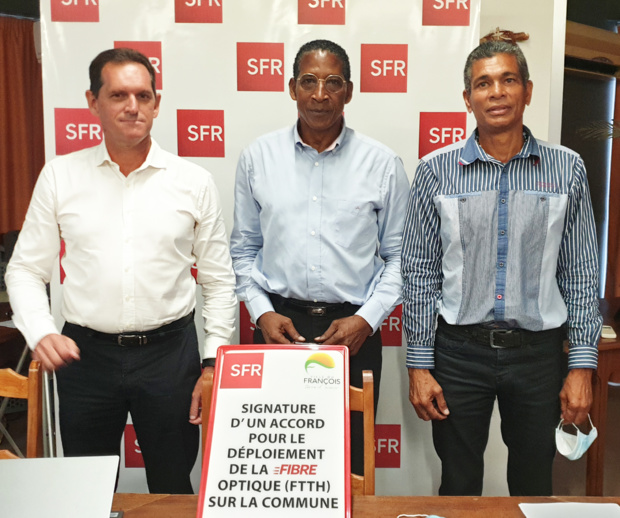 SFR / Mairie du François: signature accord de déploiement de la Fibre optique en commune SFR / Mairie du François: signature accord de déploiement de la Fibre optique en commune