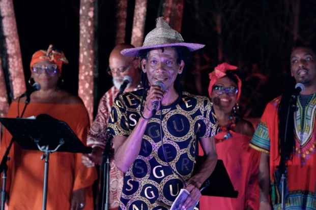 Robert Mavounza et son groupe Bakwa Nwèl dans les Jardins de l'Habitation Clément au François / © Michel Raynaud Robert Mavounza et son groupe Bakwa Nwèl dans les Jardins de l'Habitation Clément au François / © Michel Raynaud