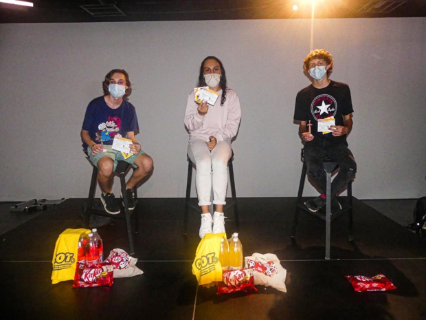 De gauche à droite : Shiro (2è), Myss (1ère) et Nexew (3è) du tournoi Super Smash Bros Ultimate De gauche à droite : Shiro (2è), Myss (1ère) et Nexew (3è) du tournoi Super Smash Bros Ultimate