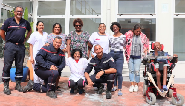 Personnels en charge des résidents de la MAS et les pompiers Opération de sensibilisation sur les dangers domestiques à la MAS de Franche-Terre par les pompiers ! Personnels en charge des résidents de la MAS et les pompiers Opération de sensibilisation sur les dangers domestiques à la MAS de Franche-Terre par les pompiers !
