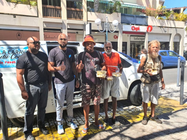 Distribution de repas : Solidarité Insaniyat s’allie avec des associations pour venir en aide aux plus démunis Distribution de repas : Solidarité Insaniyat s’allie avec des associations pour venir en aide aux plus démunis