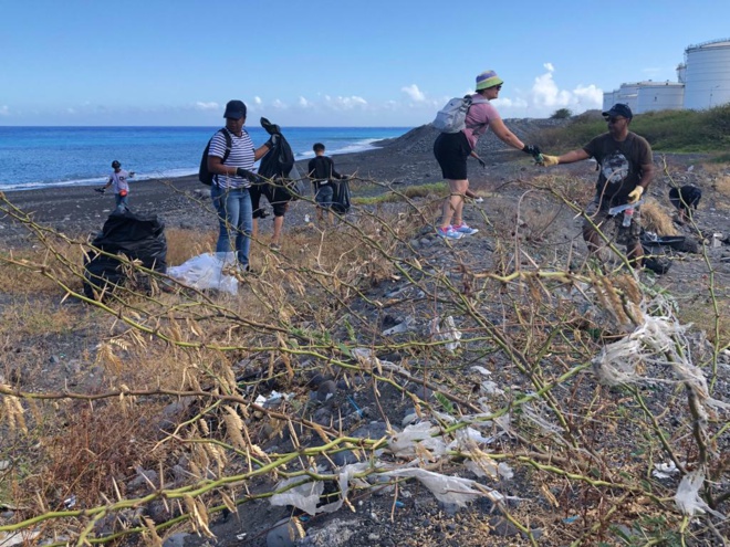 La Réunion / World Clean Up Day : l’équipe Sapmer, secondée par les futurs marins La Réunion / World Clean Up Day : l’équipe Sapmer, secondée par les futurs marins