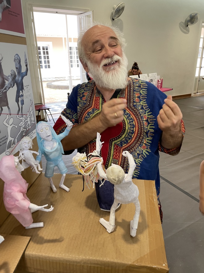 La Réunion : Une exposition intégralement en papier recyclé au Chateau Morange La Réunion : Une exposition intégralement en papier recyclé au Chateau Morange