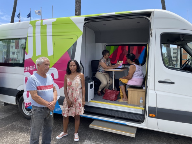Droit au BUS : le bureau mobile d'accès aux droits du CCAS de Saint-Denis pour aller au plus près des administrés Droit au BUS : le bureau mobile d'accès aux droits du CCAS de Saint-Denis pour aller au plus près des administrés