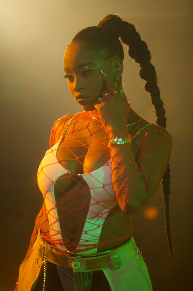 Staniski feat Maureen & Mr Vegas : le trio en mode “shatta” sur le titre “Whine It Up”. Staniski feat Maureen & Mr Vegas : le trio en mode “shatta” sur le titre “Whine It Up”.