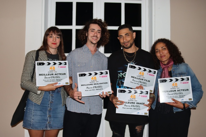 Pierre Erudel reçoit la prix du meilleur Film Pierre Erudel reçoit la prix du meilleur Film