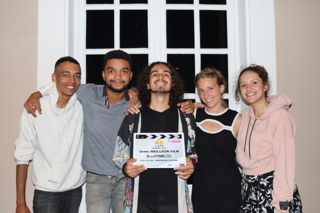 Benoit Marcel reçoit le prix du 2ème meilleur film Benoit Marcel reçoit le prix du 2ème meilleur film