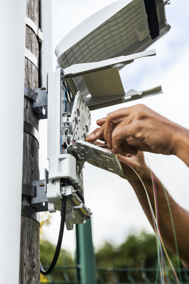 REUNION THD Installation de la fibre a Salazie © Gwael Desbont REUNION THD Installation de la fibre a Salazie © Gwael Desbont