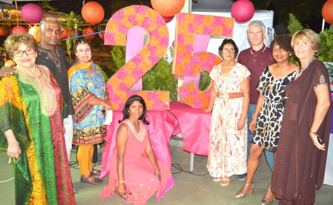Les bénévoles de France Alzheimer Réunion lors de la soirée des 25 ans de l'association