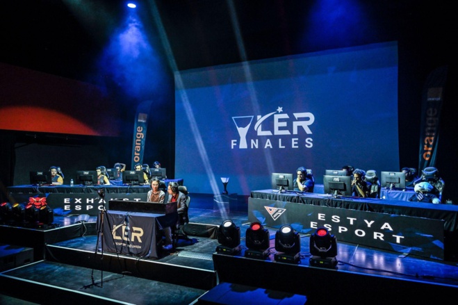 La scène de la compétition L’Esport Réunion pour les finales au FANAL La scène de la compétition L’Esport Réunion pour les finales au FANAL