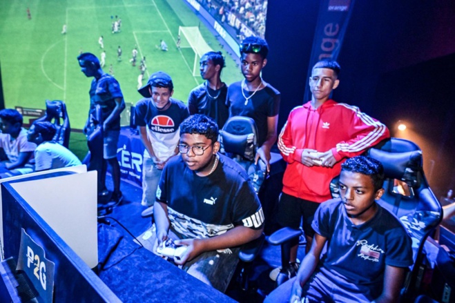 Journée du vendredi avec les collégiens Dyonisiens- Tournoi Fifa Journée du vendredi avec les collégiens Dyonisiens- Tournoi Fifa