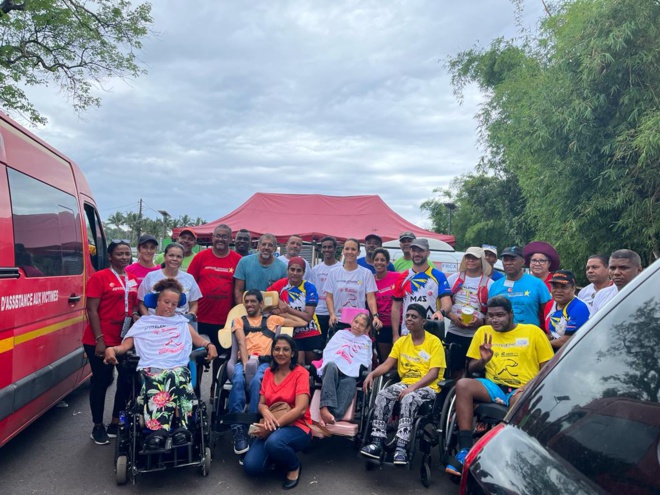 La Réunion : Les résidents de la Mas Franche-Terre ont participé au tour de l'île avec les pompiers de l'UDSP 974 ! La Réunion : Les résidents de la Mas Franche-Terre ont participé au tour de l'île avec les pompiers de l'UDSP 974 !