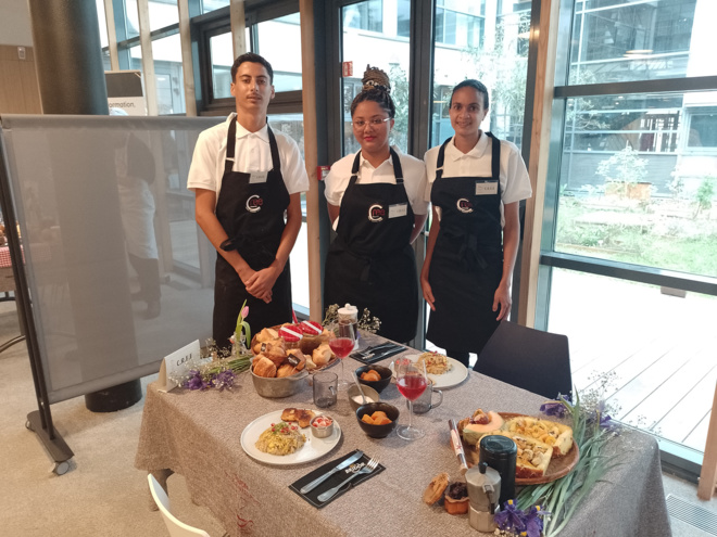 3 apprentis du CFA CREE, lauréats du Concours 2022 du Meilleur Petit Déjeuner & Brunch de FRANCE organisé par Tables & Auberges de France à l’EPMT le 30 Novembre 2022. 3 apprentis du CFA CREE, lauréats du Concours 2022 du Meilleur Petit Déjeuner & Brunch de FRANCE organisé par Tables & Auberges de France à l’EPMT le 30 Novembre 2022.