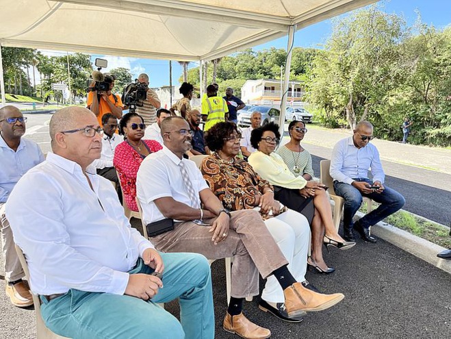 La région Guadeloupe maintient son engagement de mettre en place le très haut débit dans toutes les communes de la Zone Blanche de l'archipel La région Guadeloupe maintient son engagement de mettre en place le très haut débit dans toutes les communes de la Zone Blanche de l'archipel
