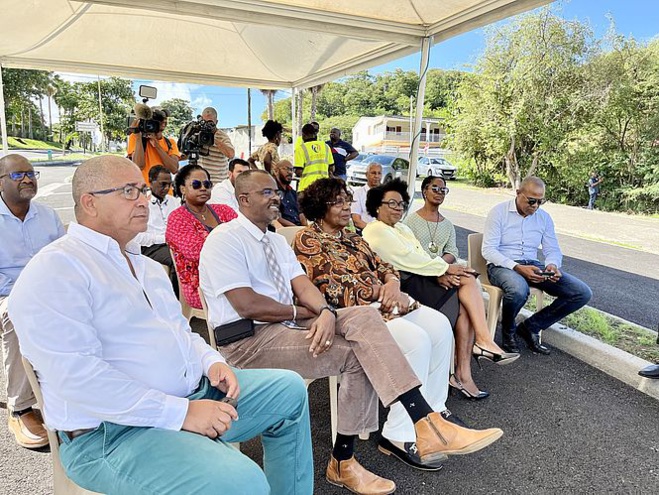 La région Guadeloupe maintient son engagement de mettre en place le très haut débit dans toutes les communes de la Zone Blanche de l'archipel