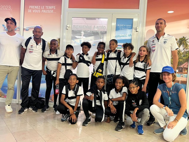 Les jeunes footballeurs réunionnais, vainqueurs de l'Orange Cup, s’envolent pour vivre leur rêve : assister au Classico OM-PSG au stade Orange Vélodrome Les jeunes footballeurs réunionnais, vainqueurs de l'Orange Cup, s’envolent pour vivre leur rêve : assister au Classico OM-PSG au stade Orange Vélodrome