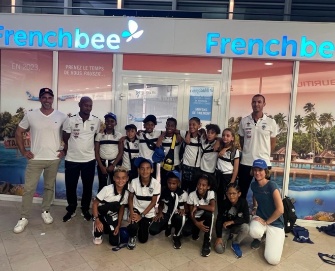 Les jeunes footballeurs réunionnais, vainqueurs de l'Orange Cup, s’envolent pour vivre leur rêve : assister au Classico OM-PSG au stade Orange Vélodrome Les jeunes footballeurs réunionnais, vainqueurs de l'Orange Cup, s’envolent pour vivre leur rêve : assister au Classico OM-PSG au stade Orange Vélodrome