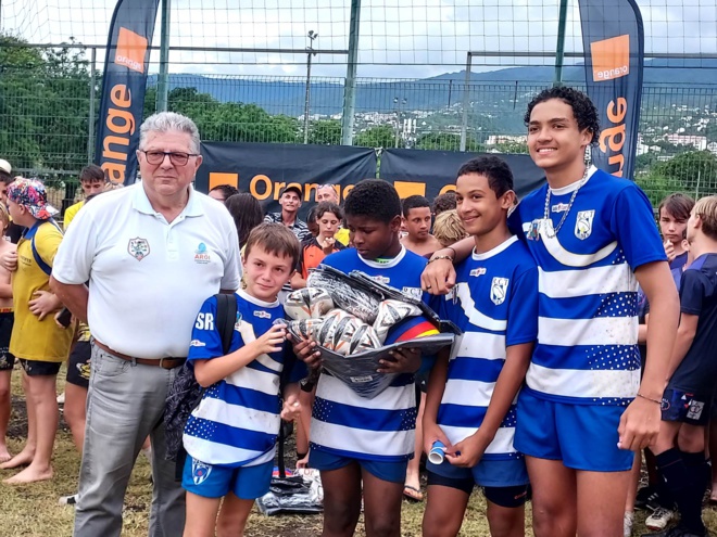 Les filles du Rugby Club du Tampon et les garçons de l’Etang Salé Rugby Club de la Réunion en lice pour la finale de l’Orange Rugby Challenge Les filles du Rugby Club du Tampon et les garçons de l’Etang Salé Rugby Club de la Réunion en lice pour la finale de l’Orange Rugby Challenge