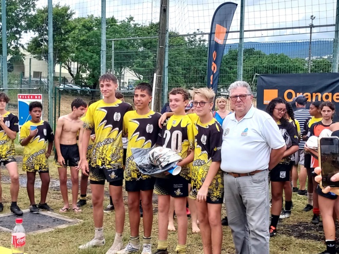 Les filles du Rugby Club du Tampon et les garçons de l’Etang Salé Rugby Club de la Réunion en lice pour la finale de l’Orange Rugby Challenge Les filles du Rugby Club du Tampon et les garçons de l’Etang Salé Rugby Club de la Réunion en lice pour la finale de l’Orange Rugby Challenge