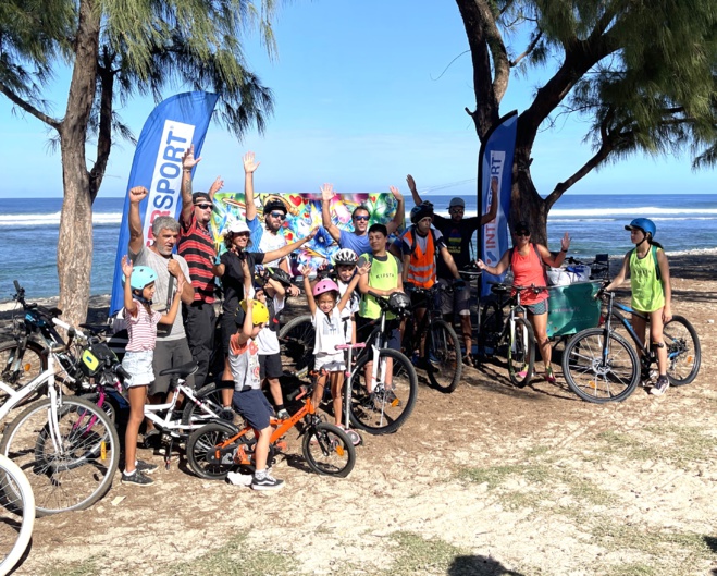 Tour de l’île de La Réunion à vélo : INTERSPORT Réunion soutient Mme MARTINEAU dans sa mission de sensibilisation à l’autisme Tour de l’île de La Réunion à vélo : INTERSPORT Réunion soutient Mme MARTINEAU dans sa mission de sensibilisation à l’autisme