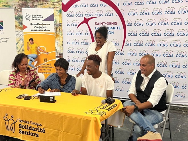 Les jeunes dionysiens aux services des personnes âgées :
le CCAS fait le bilan du premier service civique Les jeunes dionysiens aux services des personnes âgées :
le CCAS fait le bilan du premier service civique