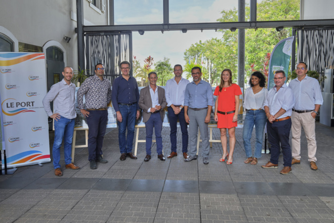 Olivier Hoareau,Eric Caro et les lauréats de la commune de Le Port Olivier Hoareau,Eric Caro et les lauréats de la commune de Le Port