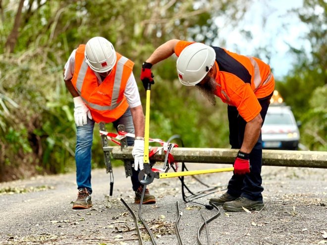 Orange annonce avoir rétabli 65% des antennes mobile qui étaient hors service et reconnecté 70% des clients internet déconnectés après le passage du cyclone Belal