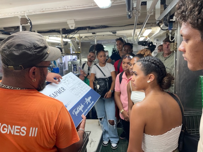 Sensibilisation des élèves Reunionnais aux métiers de la Mer dans le cadre des Journées TAAFiennes Sensibilisation des élèves Reunionnais aux métiers de la Mer dans le cadre des Journées TAAFiennes