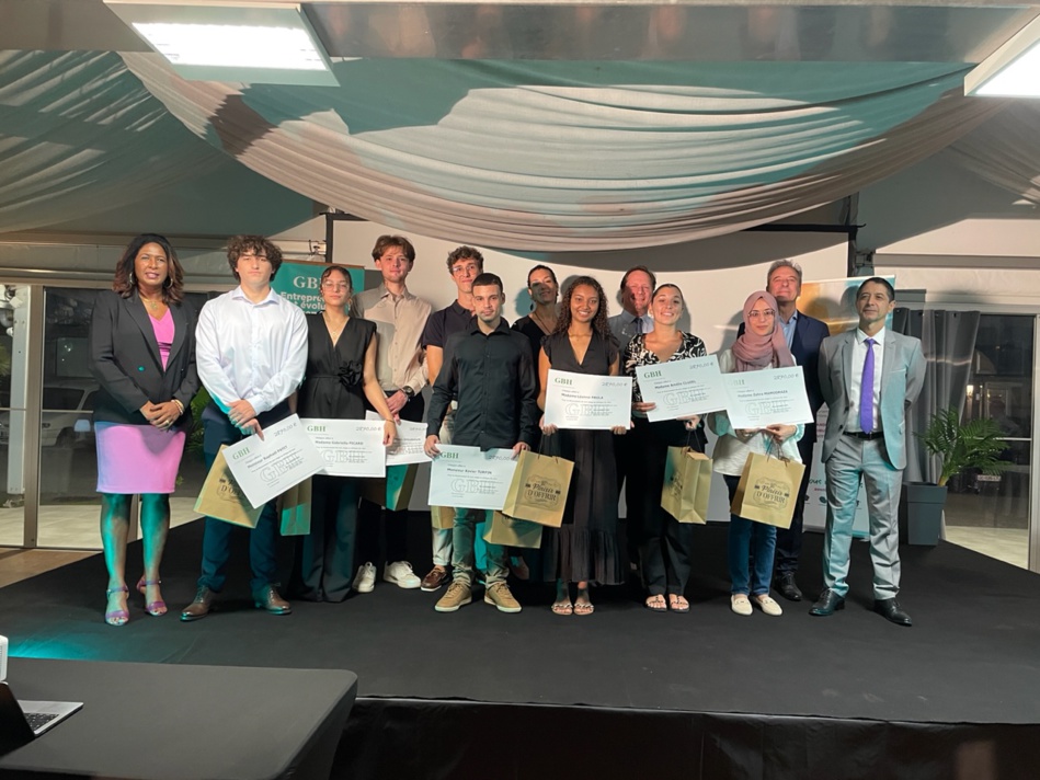 Un engagement dans la durée aux côtés des étudiants de classes préparatoires du lycée Marguerite Jauzelon : Plus de 750 stages effectués, plus de 90 bourses attribuées par GBH Un engagement dans la durée aux côtés des étudiants de classes préparatoires du lycée Marguerite Jauzelon : Plus de 750 stages effectués, plus de 90 bourses attribuées par GBH