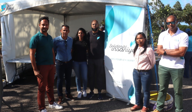 L'équipe d'Insaniyat, les responsables du CCAS et les représentatnts de la mairie de Saint-Benoît L'équipe d'Insaniyat, les responsables du CCAS et les représentatnts de la mairie de Saint-Benoît