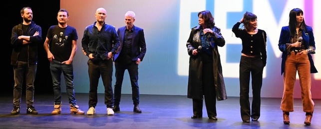 Scarlet Blue décoré du Prix de la meilleure photographie au Chili Scarlet Blue décoré du Prix de la meilleure photographie au Chili